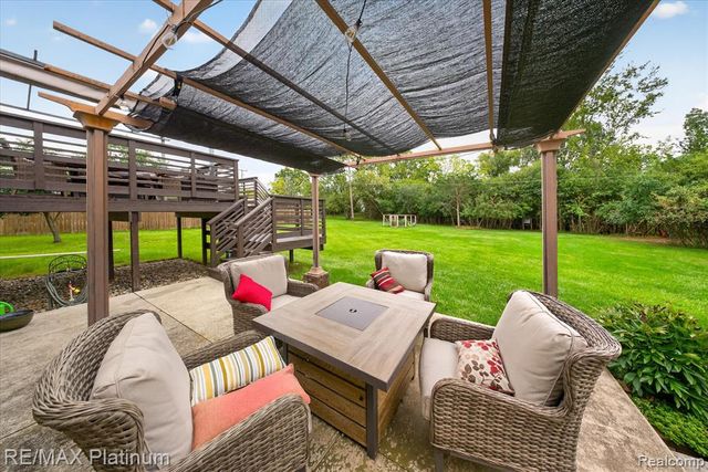 24300 Springbrook Drive, Farmington Hills, MI 48336
