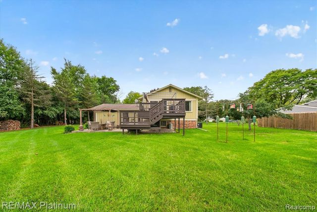 24300 Springbrook Drive, Farmington Hills, MI 48336