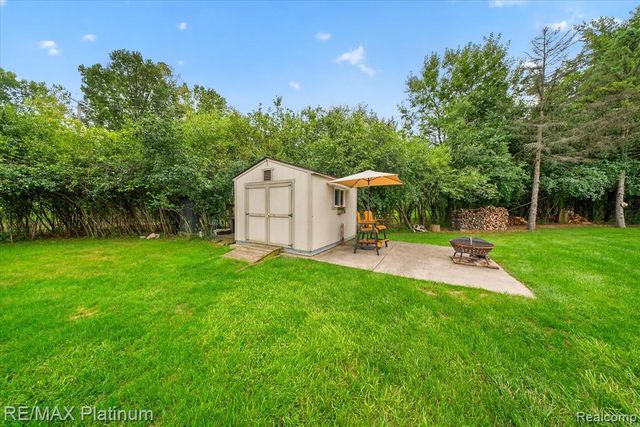 24300 Springbrook Drive, Farmington Hills, MI 48336