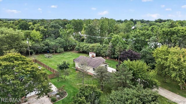 24300 Springbrook Drive, Farmington Hills, MI 48336