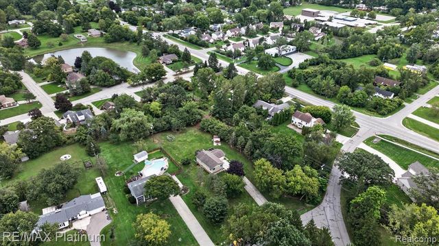 24300 Springbrook Drive, Farmington Hills, MI 48336