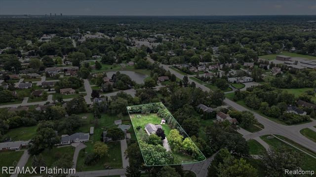 24300 Springbrook Drive, Farmington Hills, MI 48336