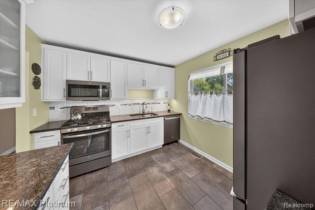 24300 Springbrook Drive, Farmington Hills, MI 48336