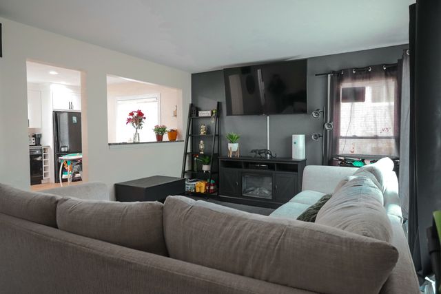 626 N Biermann Avenue, Villa Park, IL 60181