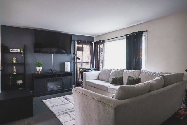 626 N Biermann Avenue, Villa Park, IL 60181