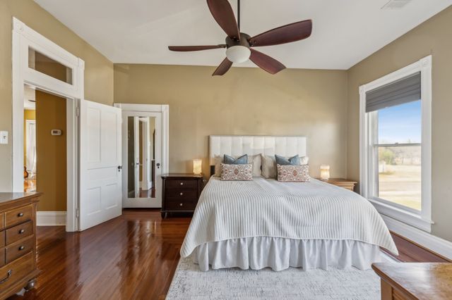 819 S Crockett Street, Sherman, TX 75090