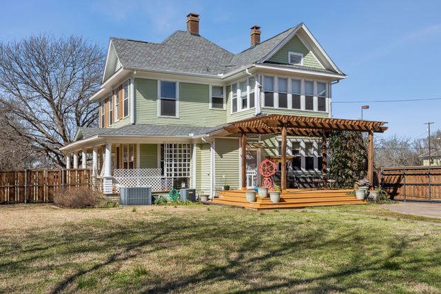 819 S Crockett Street, Sherman, TX 75090