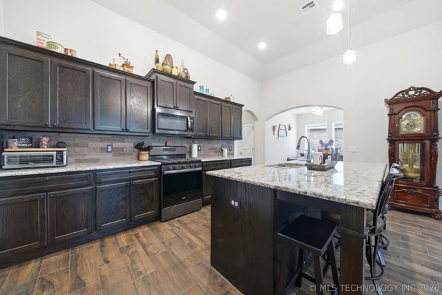 6240 S 317th East Avenue, Broken Arrow, OK 74014