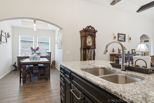 6240 S 317th East Avenue, Broken Arrow, OK 74014