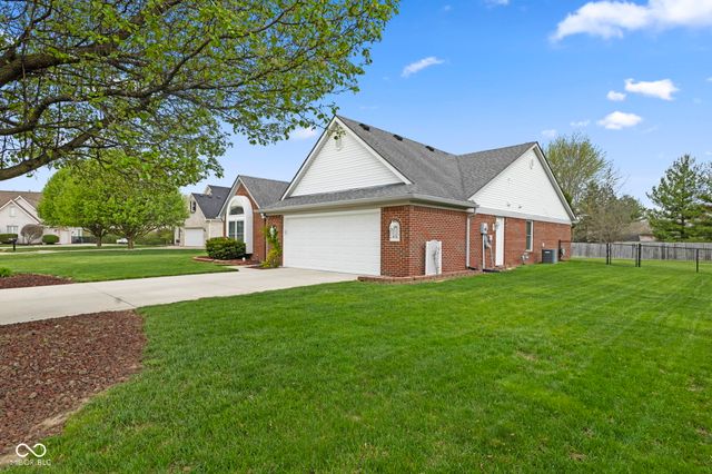 4012 S Loganberry Court, New Palestine, IN 46163