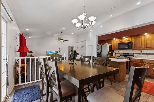 4012 S Loganberry Court, New Palestine, IN 46163