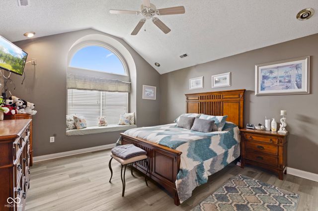 4012 S Loganberry Court, New Palestine, IN 46163