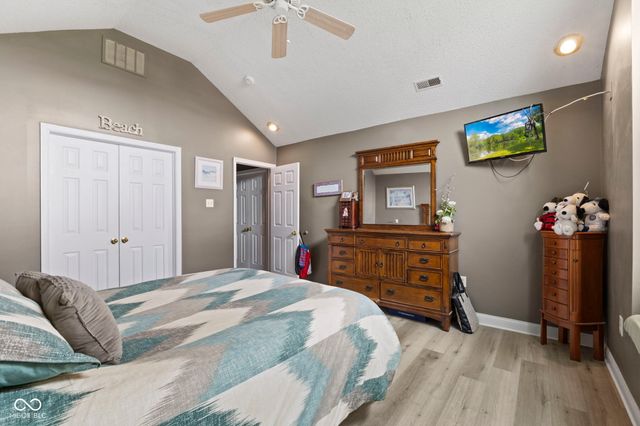 4012 S Loganberry Court, New Palestine, IN 46163