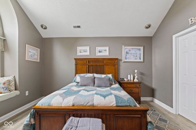 4012 S Loganberry Court, New Palestine, IN 46163