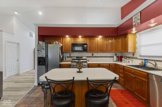 4012 S Loganberry Court, New Palestine, IN 46163