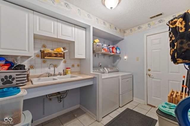 4012 S Loganberry Court, New Palestine, IN 46163