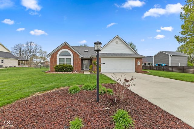 4012 S Loganberry Court, New Palestine, IN 46163