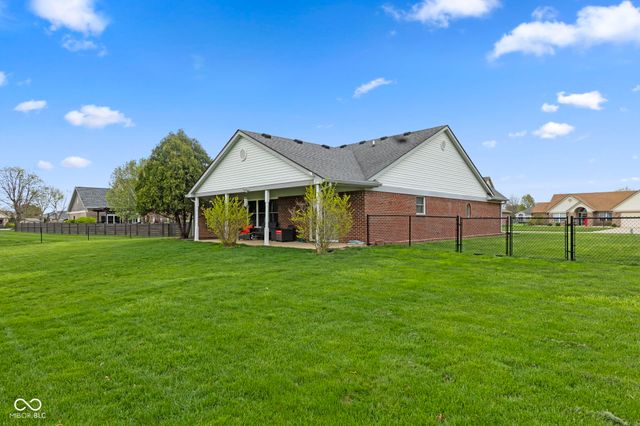 4012 S Loganberry Court, New Palestine, IN 46163