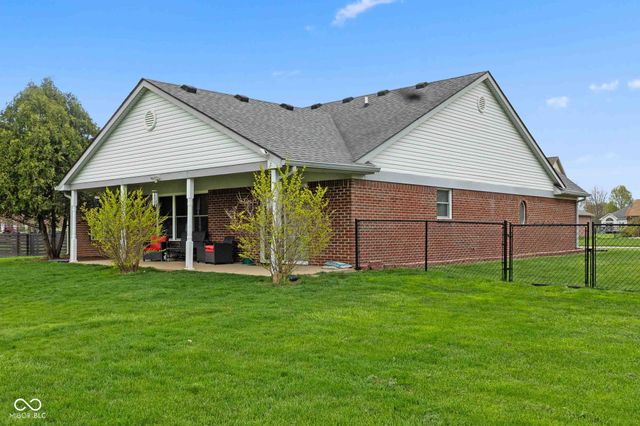 4012 S Loganberry Court, New Palestine, IN 46163