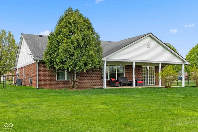 4012 S Loganberry Court, New Palestine, IN 46163