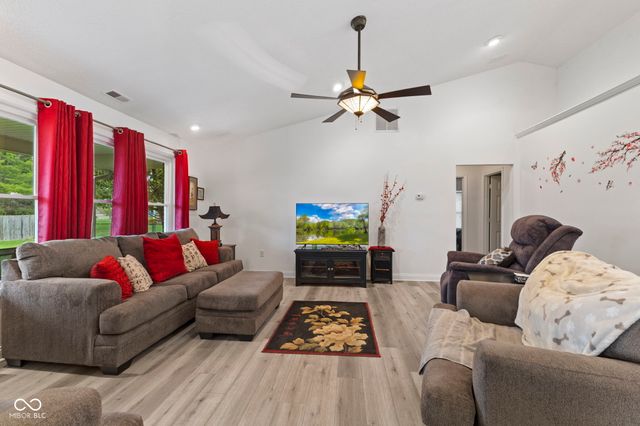 4012 S Loganberry Court, New Palestine, IN 46163