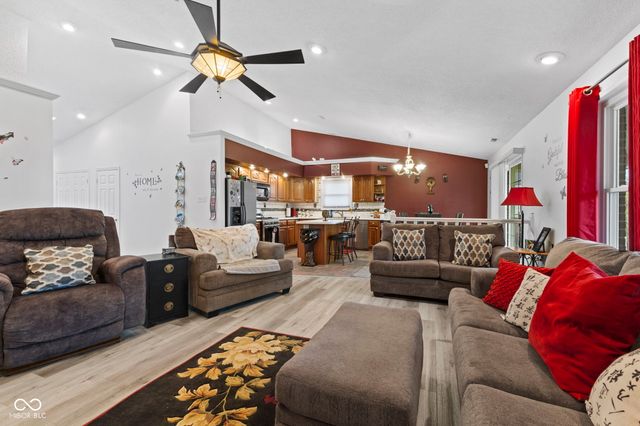 4012 S Loganberry Court, New Palestine, IN 46163