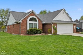 4012 S Loganberry Court, New Palestine, IN 46163
