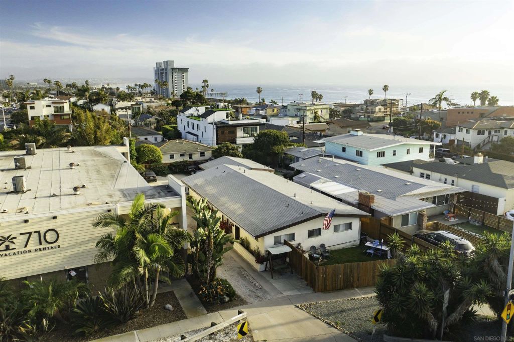 4980-82 La Jolla Blvd, San Diego, CA 92109