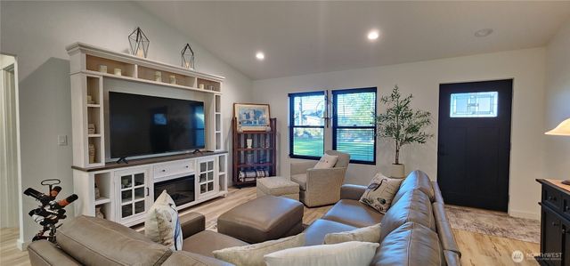 160 E Country Club Drive N, Union, WA 98592
