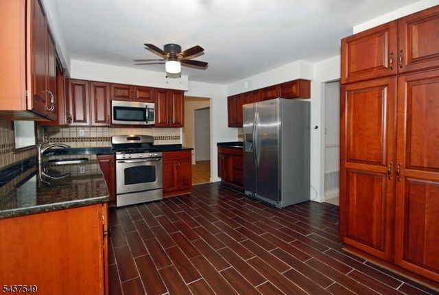 608 Plymouth Ct, Branchburg Twp., NJ 08876