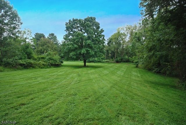 608 Plymouth Ct, Branchburg Twp., NJ 08876