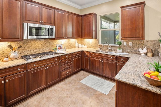 2366 Langtree Dr, Roseville, CA 95747