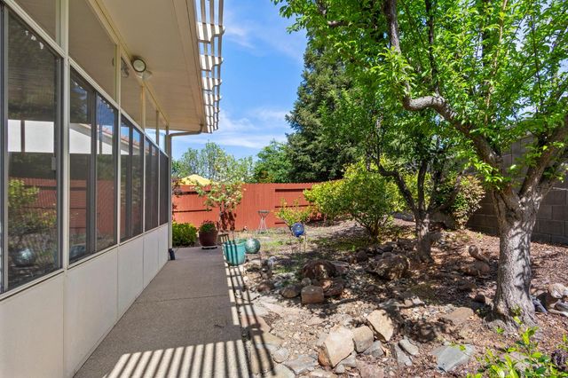 2366 Langtree Dr, Roseville, CA 95747