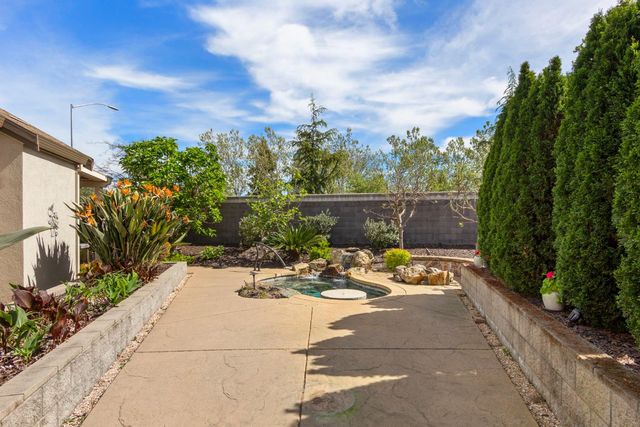 2366 Langtree Dr, Roseville, CA 95747