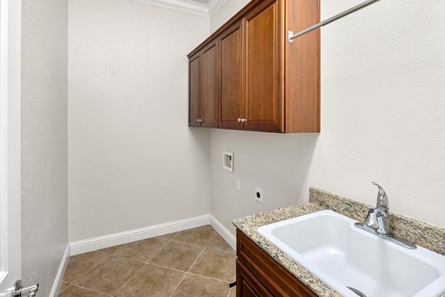 2366 Langtree Dr, Roseville, CA 95747