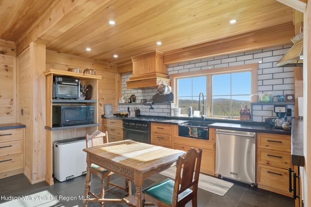 60 Palazzo Lane, Highland, NY 12528