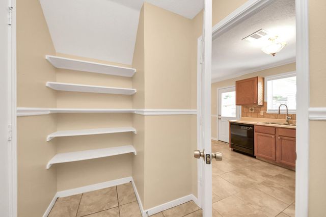 22002 Willow Shade Lane, Tomball, TX 77375