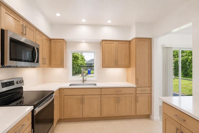 3925 Washington St, Hollywood, FL 33021