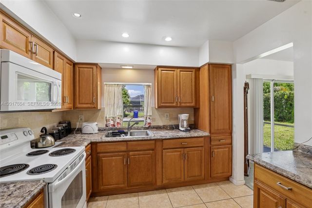 3925 Washington St, Hollywood, FL 33021