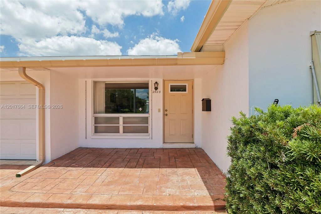 3925 Washington St, Hollywood, FL 33021