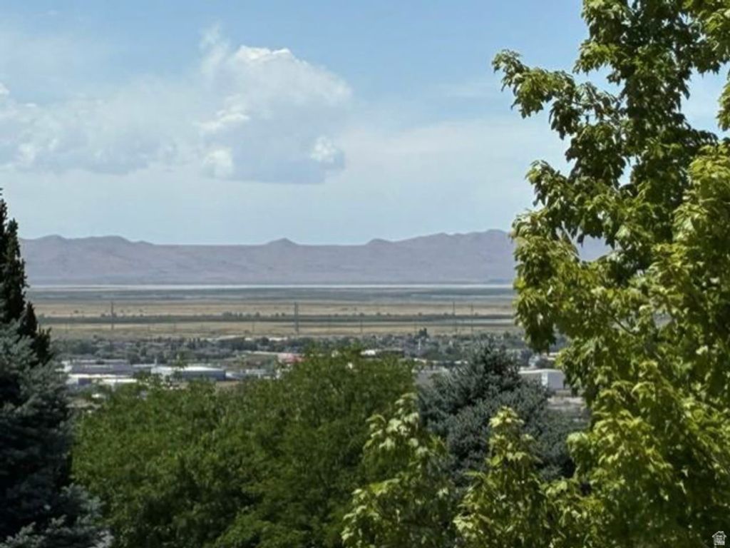 594 SIDER DR, North Salt Lake, UT 84054 — photo 3