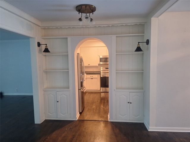 6131 Bandera Avenue B, Dallas, TX 75225