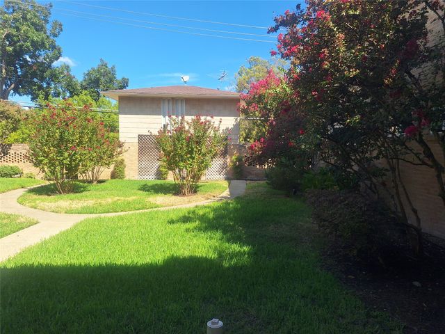 6131 Bandera Avenue B, Dallas, TX 75225