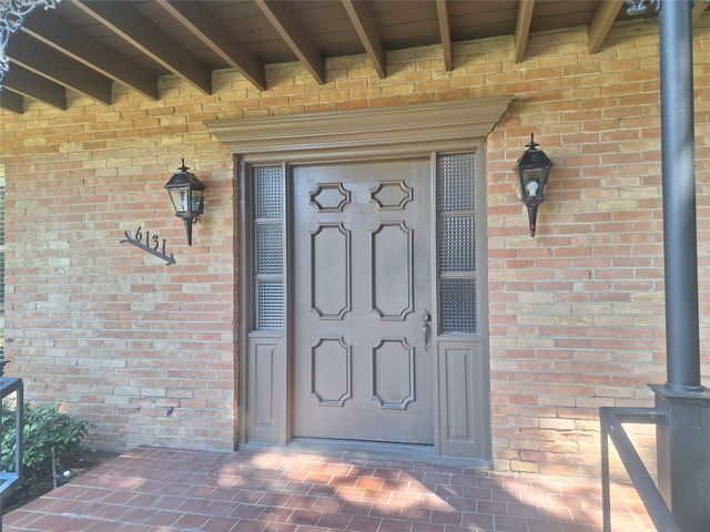 6131 Bandera Avenue B, Dallas, TX 75225