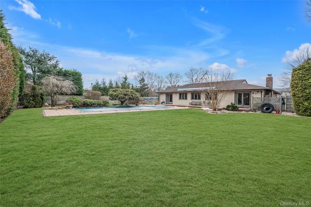 26 Julia Lane, East Northport, NY 11731