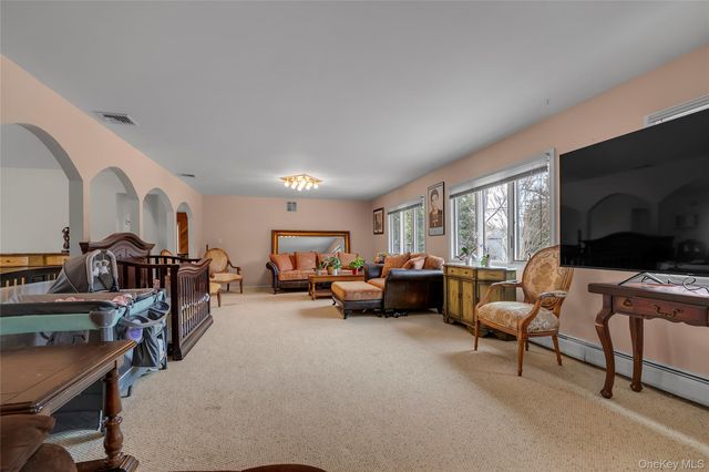 26 Julia Lane, East Northport, NY 11731