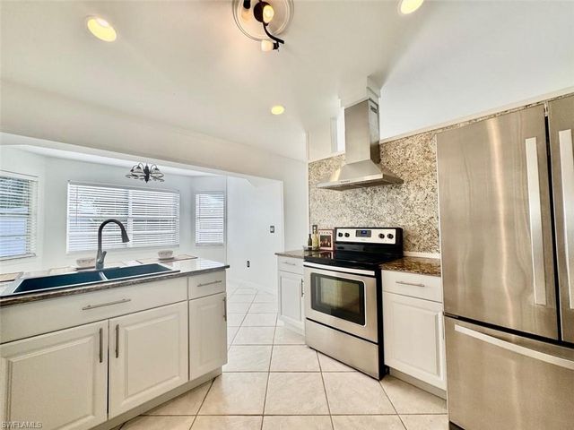 2306 NE 5th TER, Cape Coral, FL 33909