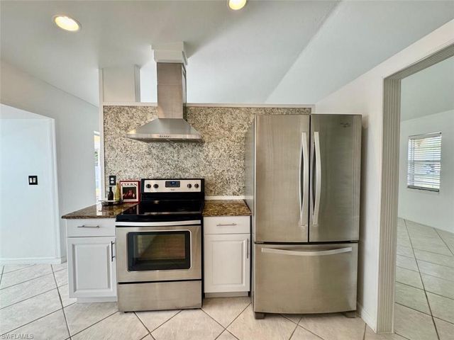 2306 NE 5th TER, Cape Coral, FL 33909