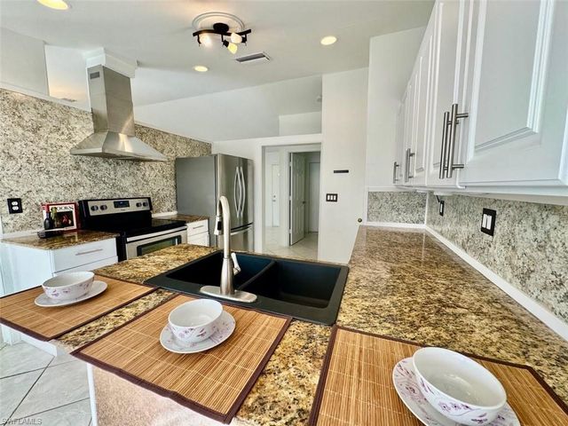 2306 NE 5th TER, Cape Coral, FL 33909