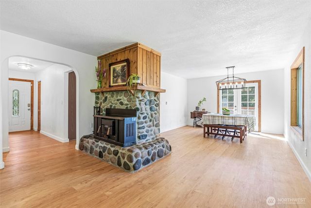 4212 Westside Highway, Castle Rock, WA 98611